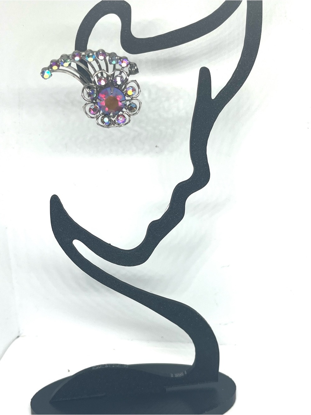 Aurora Crystal Fan-Shaped Ear Clip - Pink